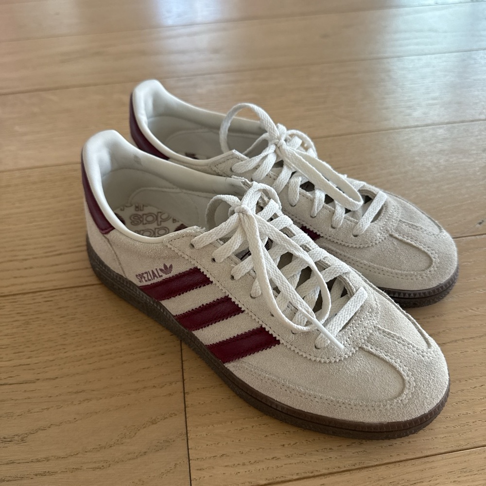 adidas handball spezial offWhite and collegiate Burgundy Sneakers